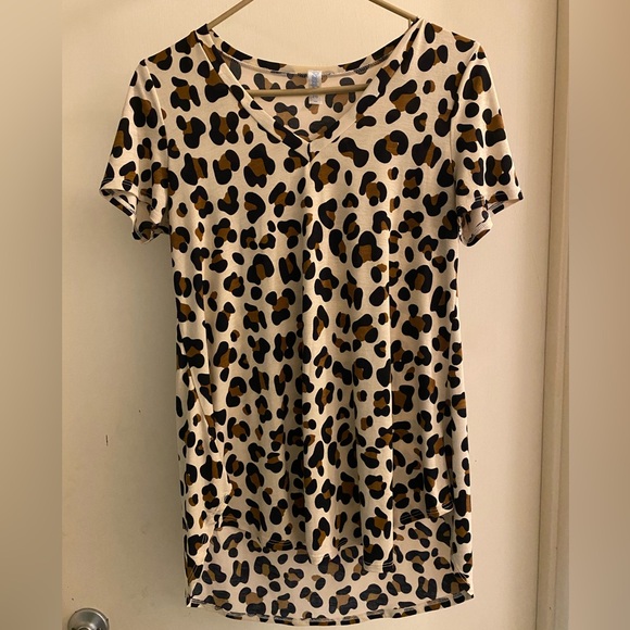 paisley grace Tops - Leopard stretchy shirt